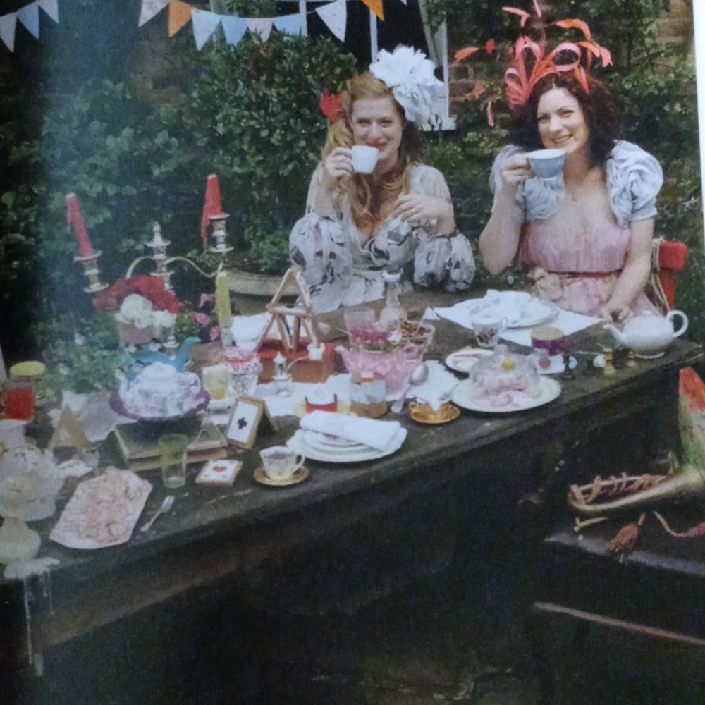 โ โฅ Everything Alice Book โฃโฆ - Picture 5 of 9